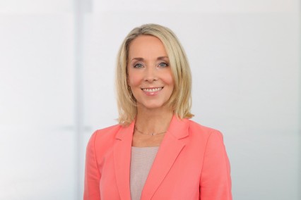Portrait von Frau Stefanie Stoff-Ahnis, stellvertretende Vorstandsvorsitzende des GKV-Spitzenverbandes